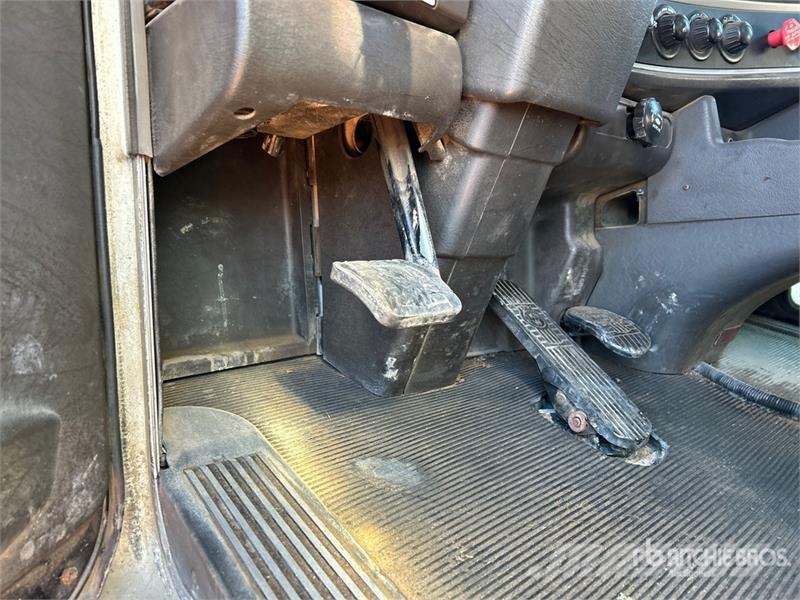 Kenworth T800 Platformas/izkraušana no sāniem