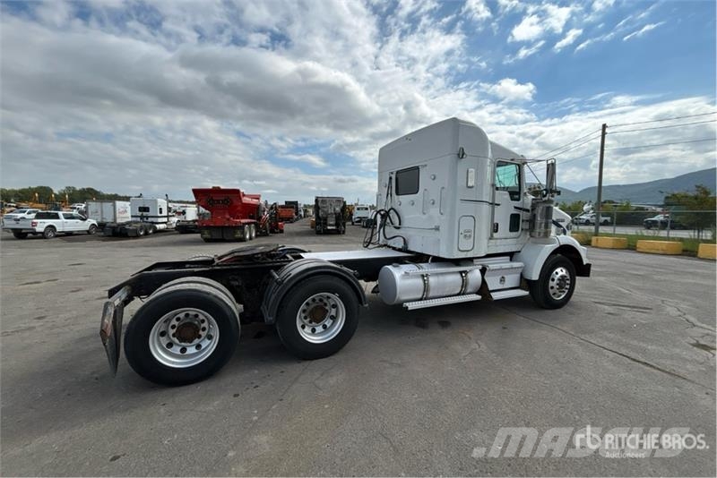 Kenworth T800 牵引车