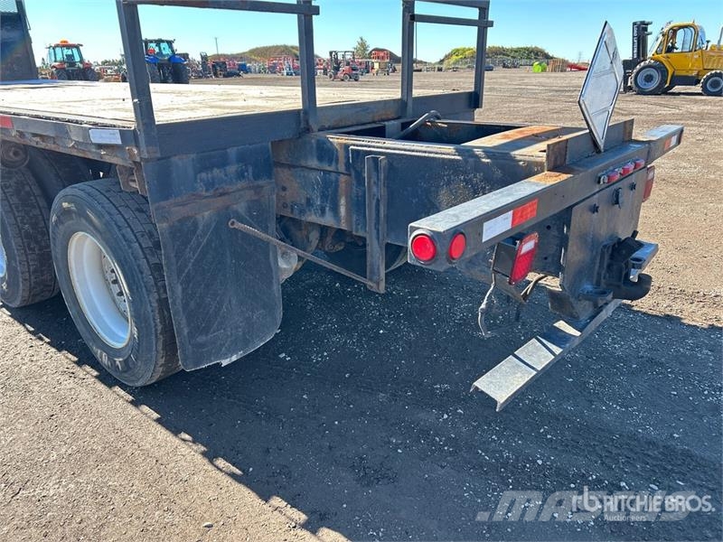 Kenworth T800 Platformas/izkraušana no sāniem