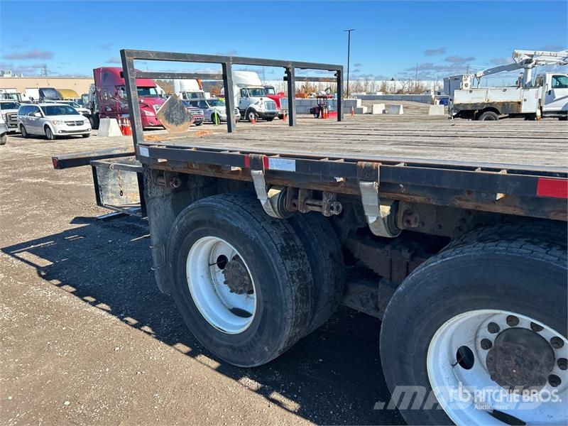 Kenworth T800 Platformas/izkraušana no sāniem