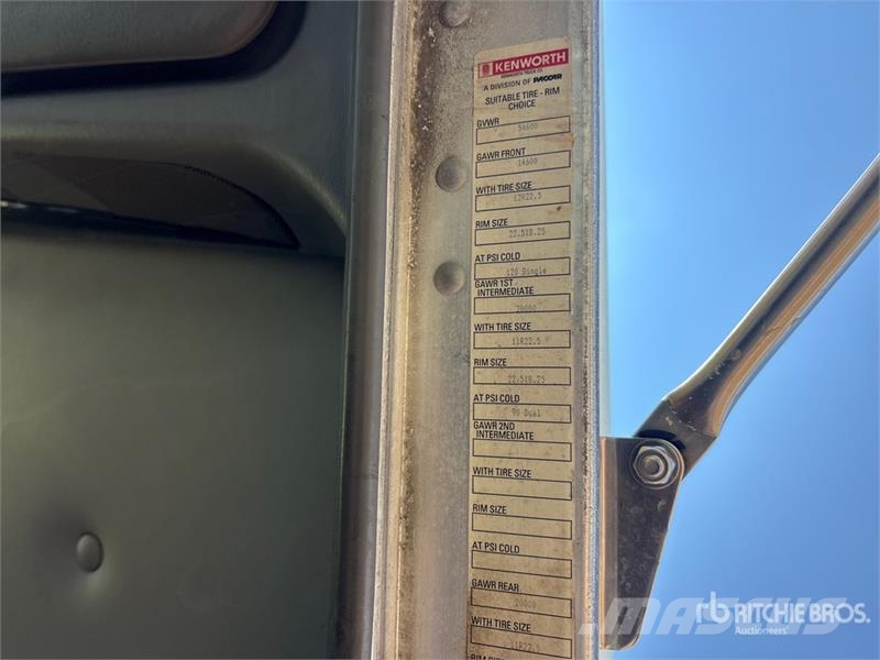 Kenworth T800 6x4 Cab and Chassis (Inoperable) Cabine en interieur
