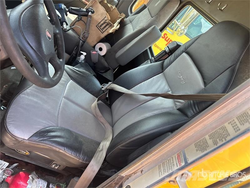 Kenworth T800 6x4 Cab and Chassis (Inoperable) Cabine en interieur
