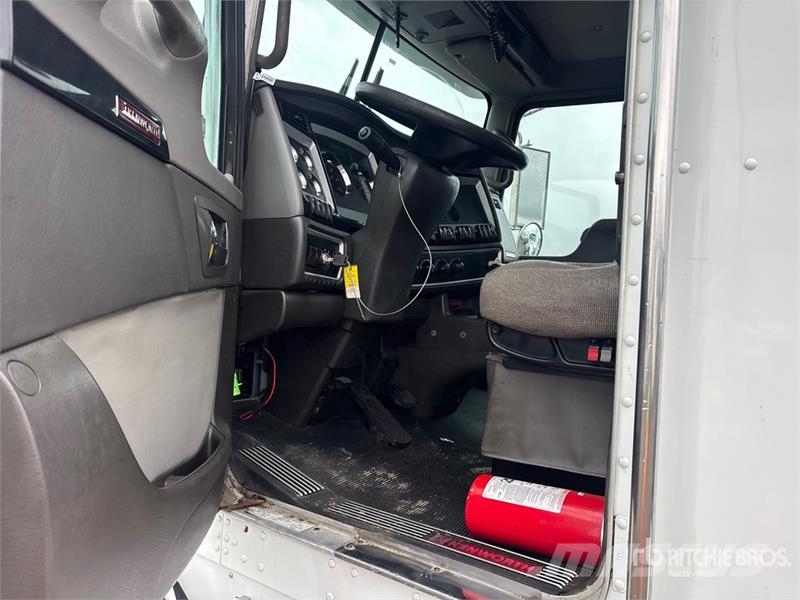 Kenworth T800 6x4 Cab and Chassis Kabine i unutrašnjost