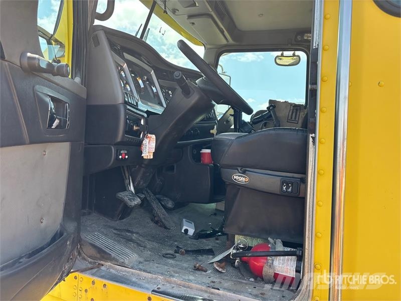 Kenworth T800 6x4 Cab and Chassis (Inoperable) Cabine en interieur