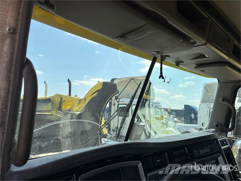 Kenworth T800 6x4 Cab and Chassis (Inoperable) Cabine en interieur