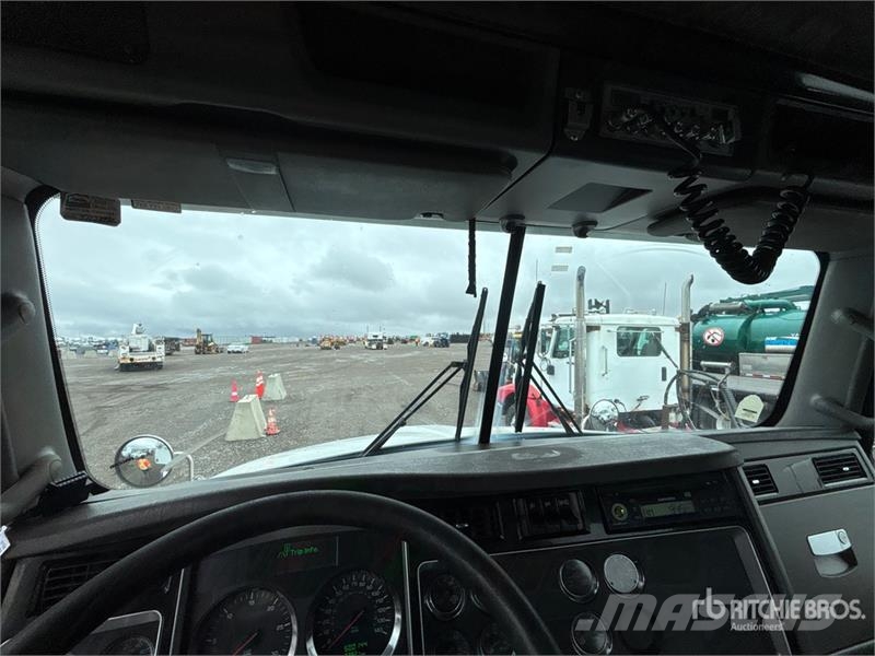 Kenworth T800 6x4 Cab and Chassis Kabine i unutrašnjost