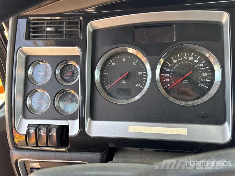 Kenworth T800 6x4 Cab and Chassis (Inoperable) Cabine en interieur