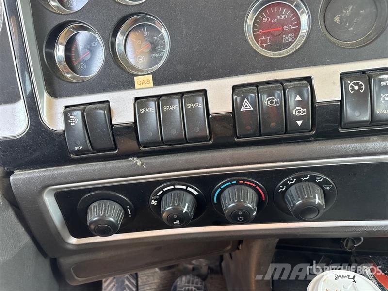 Kenworth T800 6x4 Cab and Chassis (Inoperable) Cabine en interieur