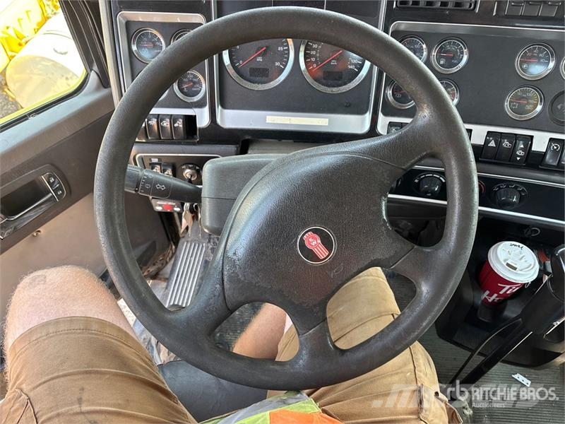 Kenworth T800 6x4 Cab and Chassis (Inoperable) Cabine en interieur