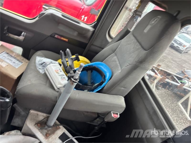 Kenworth T800 6x4 Cab and Chassis (Inoperable) Kabinen
