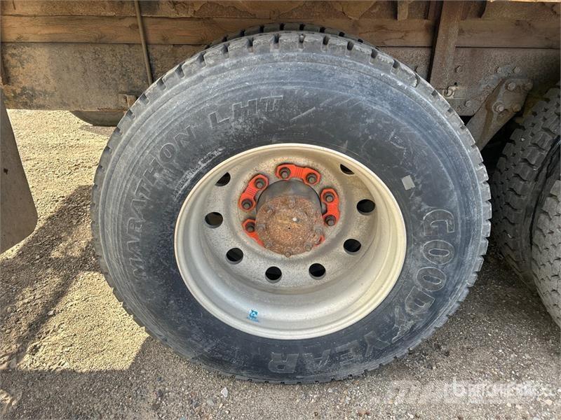 Kenworth T800 6x4 Van Truck Furgons
