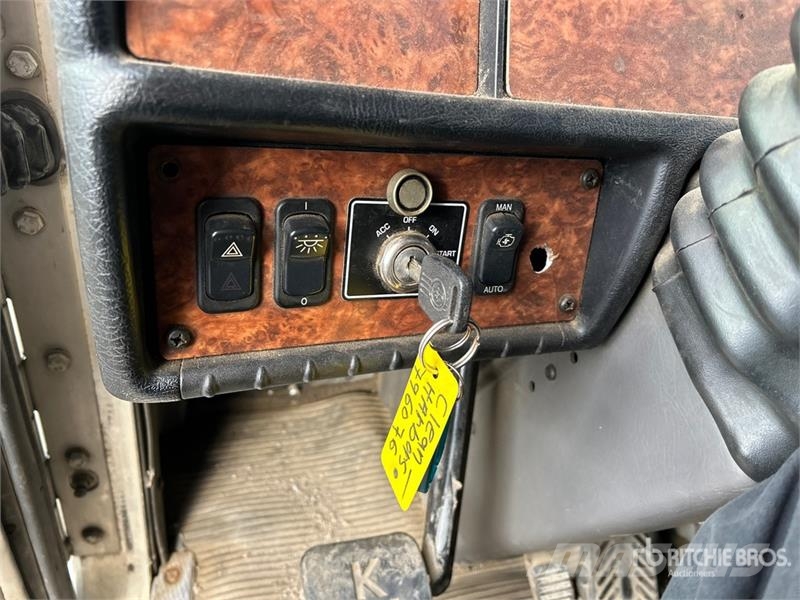 Kenworth T800 6x4 Van Truck Furgons