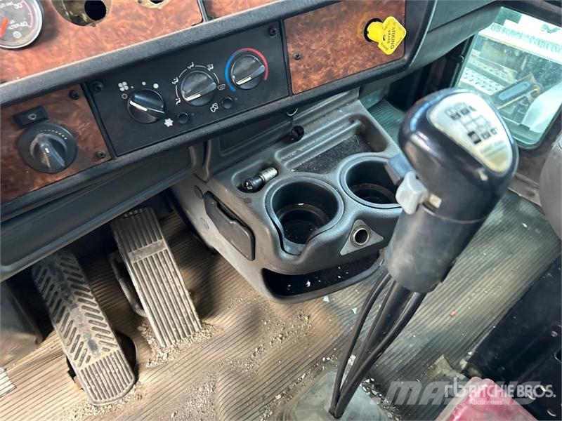 Kenworth T800 6x4 Van Truck Furgons