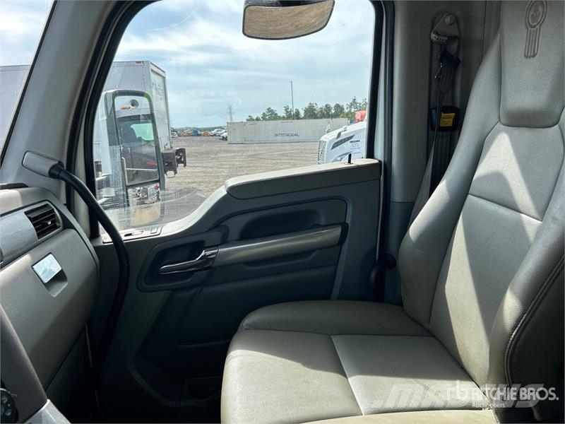 Kenworth T880 Vetopöytäautot