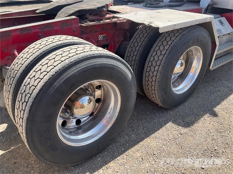 Kenworth T880 Vetopöytäautot