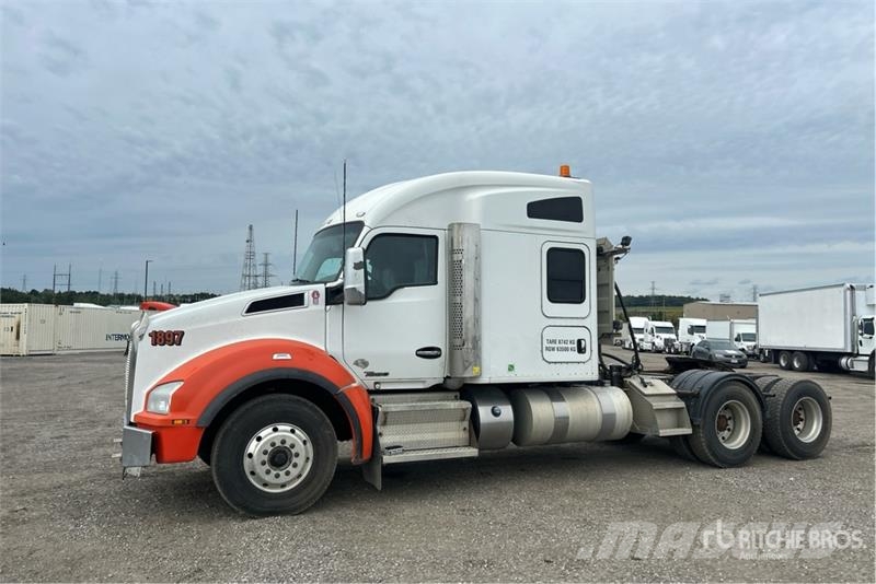 Kenworth T880 Vetopöytäautot