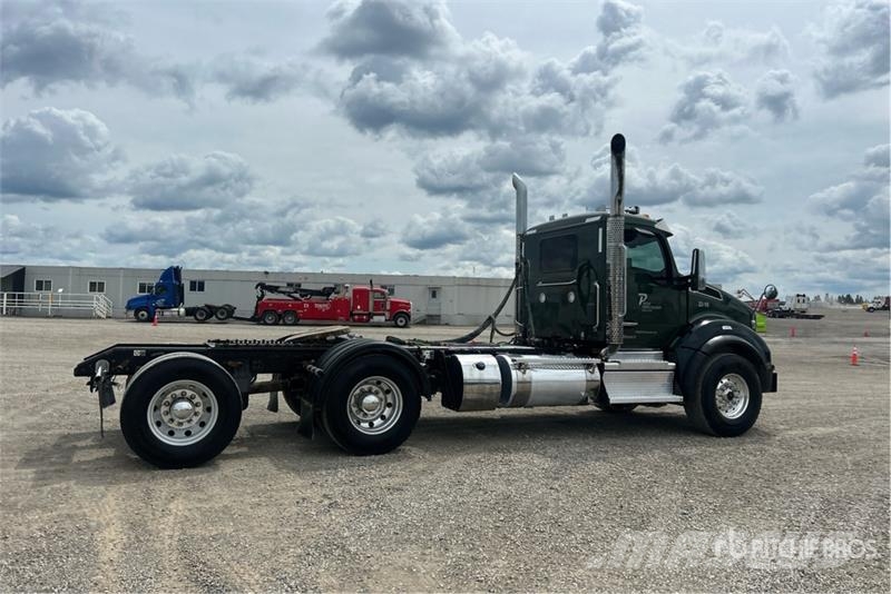 Kenworth T880 Vetopöytäautot