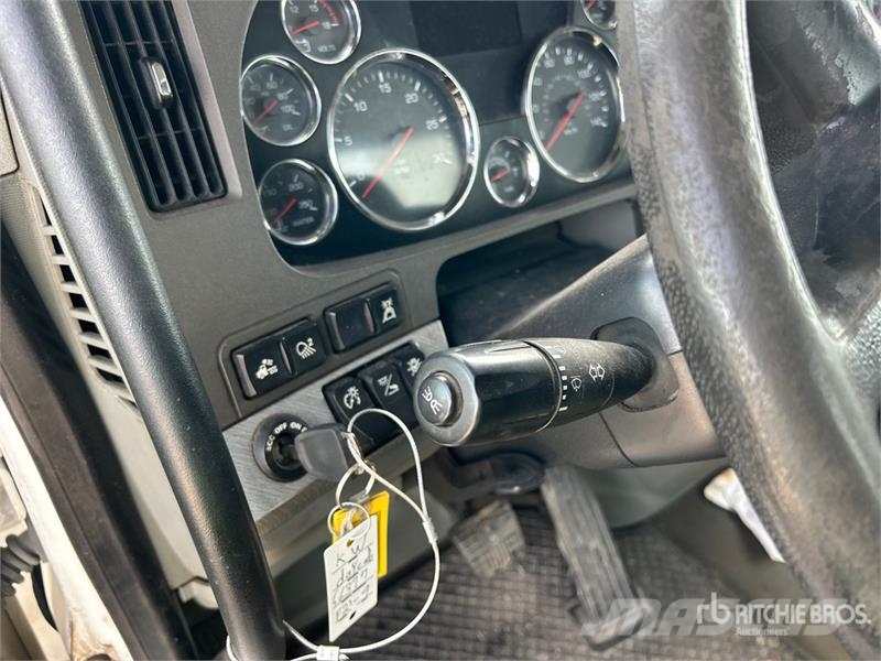 Kenworth T880 Vetopöytäautot