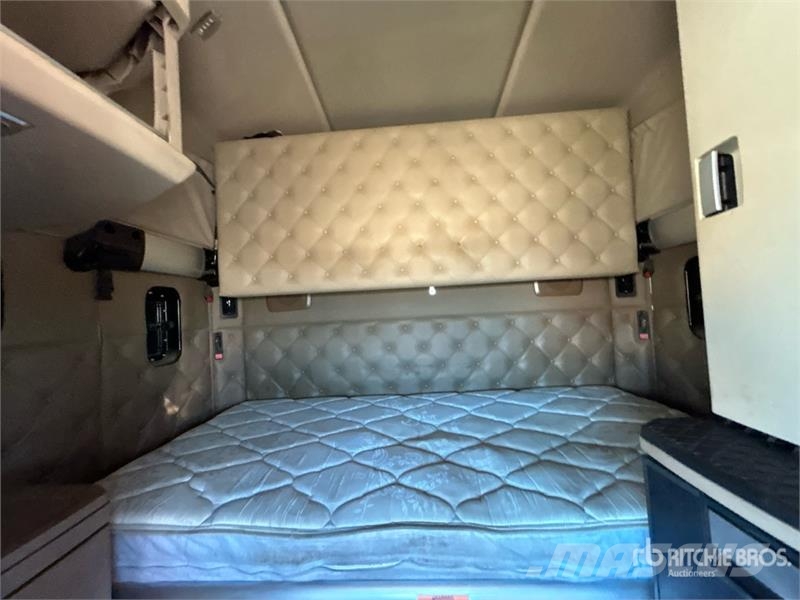 Kenworth T880 Vetopöytäautot