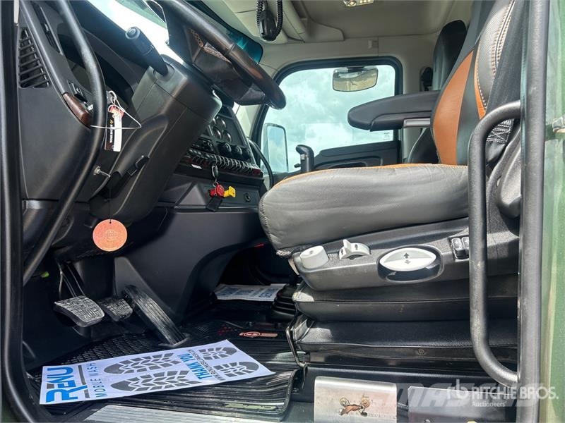 Kenworth T880 Vetopöytäautot