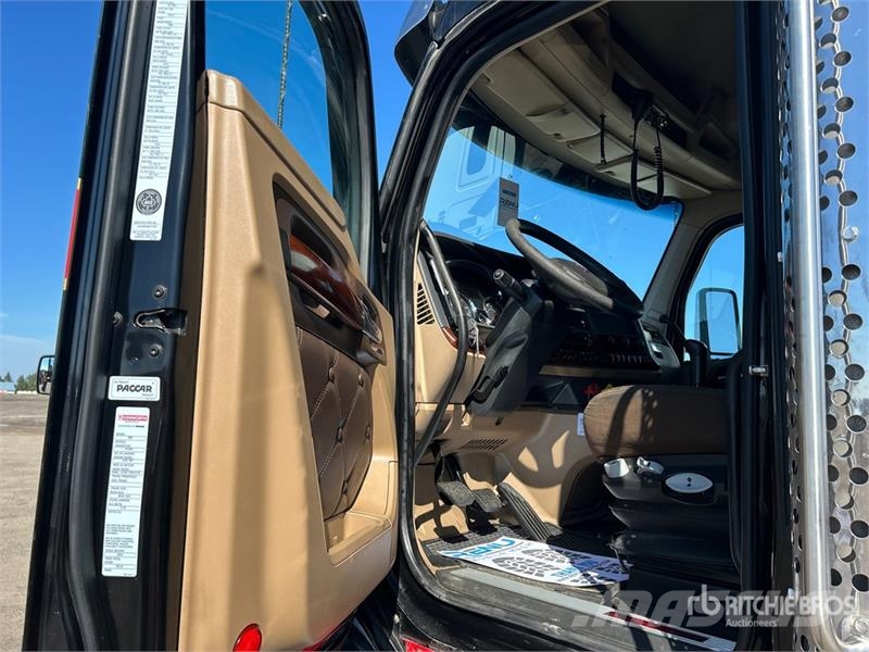 Kenworth T880 Vetopöytäautot