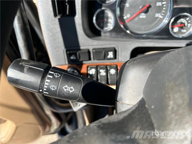 Kenworth T880 Vetopöytäautot