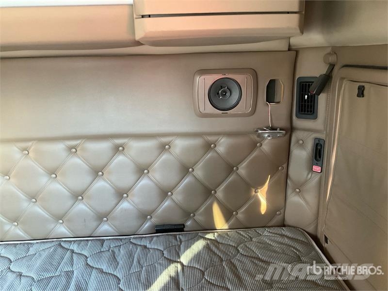 Kenworth T880 Tractor Units