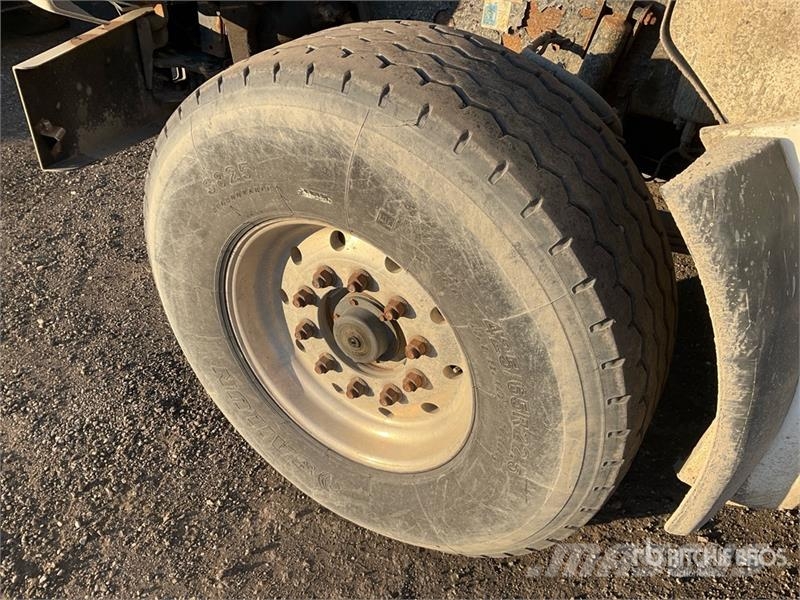 Kenworth T880 Tractor Units