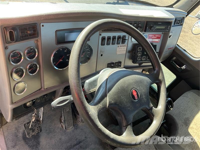 Kenworth Telelect Commander C4045 on Kenworth T300 4x2 Digg Fahrzeug mit mobiler Bohranlage