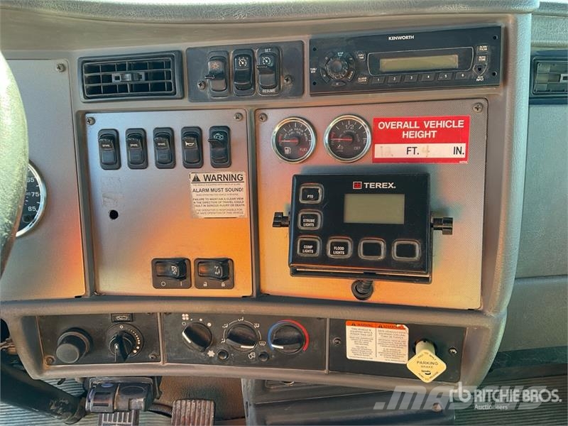 Kenworth Telelect Commander C4045 on Kenworth T300 4x2 Digg Fahrzeug mit mobiler Bohranlage