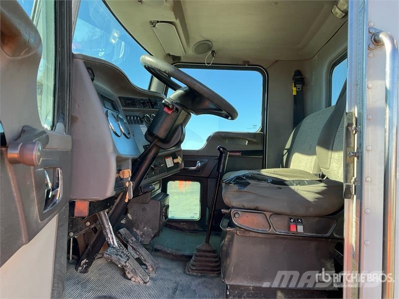 Kenworth Telelect Commander C4045 on Kenworth T300 4x2 Digg Fahrzeug mit mobiler Bohranlage