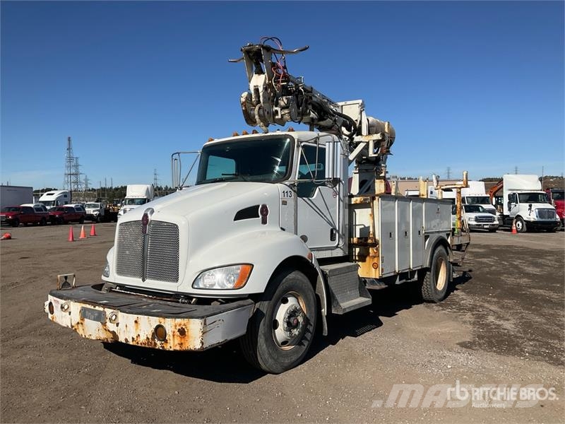 Kenworth Telelect Commander C4045 on Kenworth T300 4x2 Digg Fahrzeug mit mobiler Bohranlage