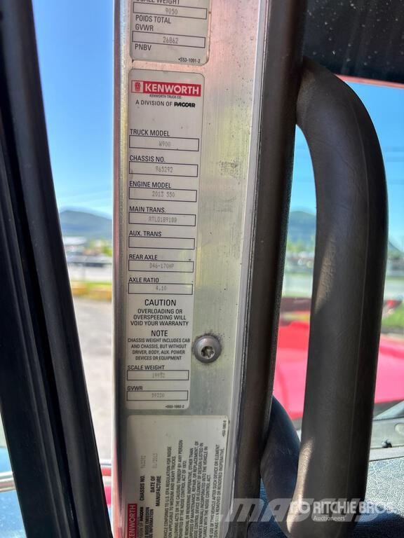 Kenworth W900 牵引车
