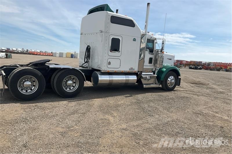 Kenworth W900B Vetopöytäautot