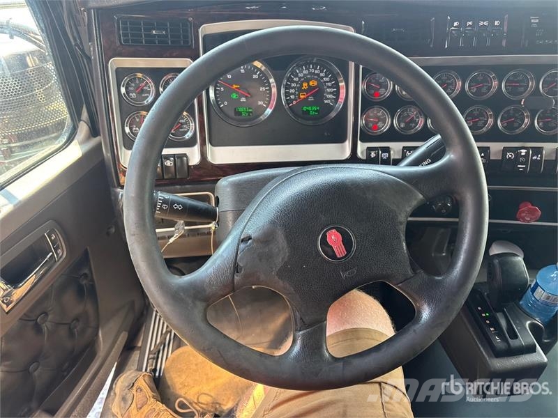 Kenworth W900L Tractor Units