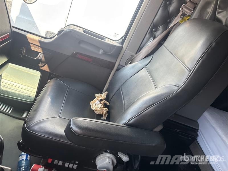 Kenworth W900L Tractor Units