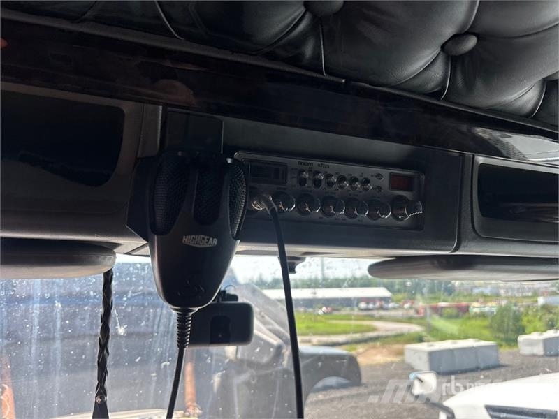 Kenworth W900L Tractor Units