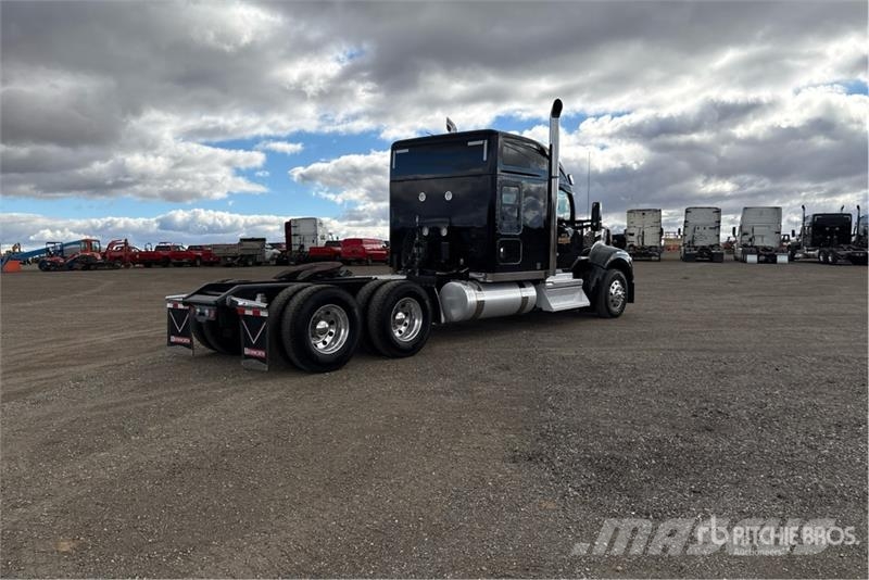 Kenworth W990 6x4 T/A Sleeper Truck Tractor Vlačilci