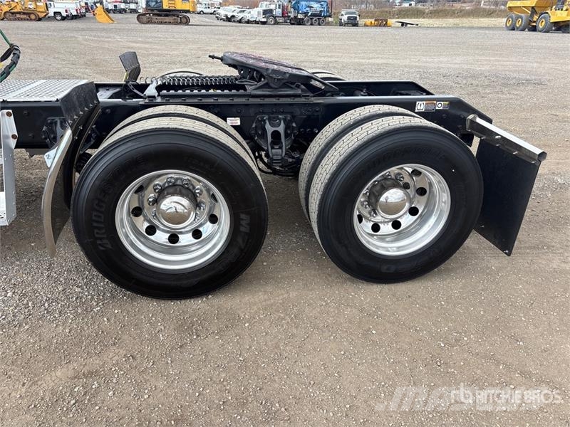 Kenworth W990 6x4 T/A Sleeper Truck Tractor 牵引车