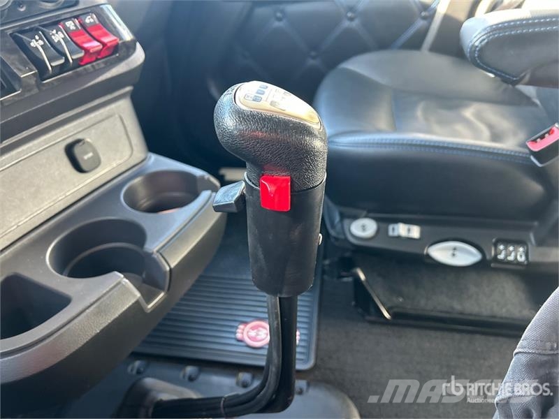 Kenworth W990 6x4 T/A Sleeper Truck Tractor Cabezas tractoras