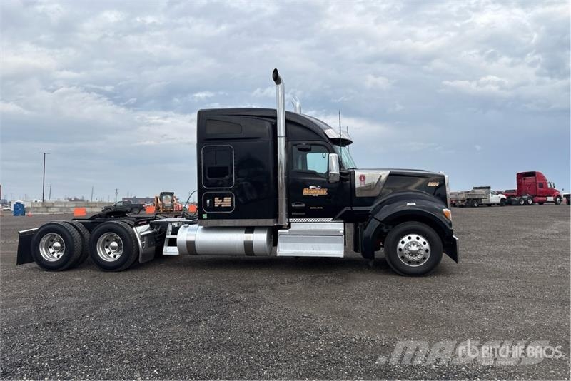 Kenworth W990 6x4 T/A Sleeper Truck Tractor Vilcēji