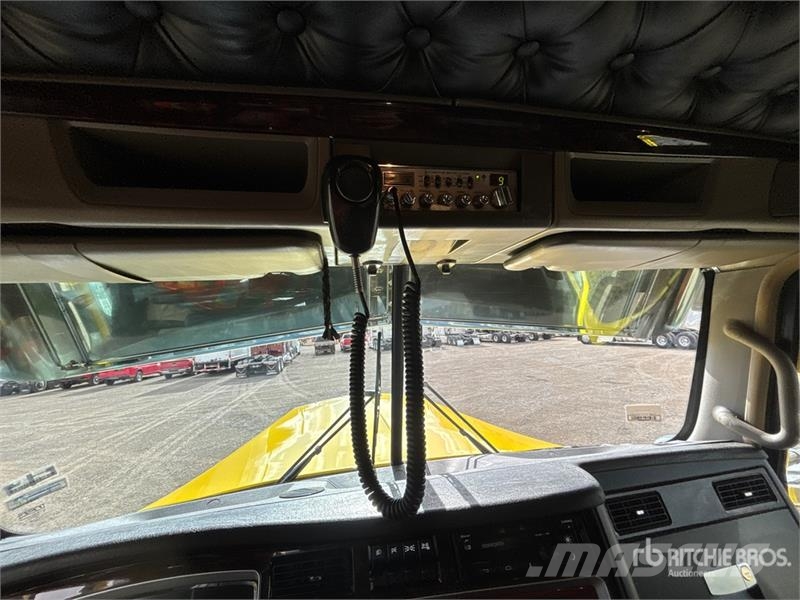 Kenworth W990 6x4 T/A Sleeper Truck Tractor 牵引车