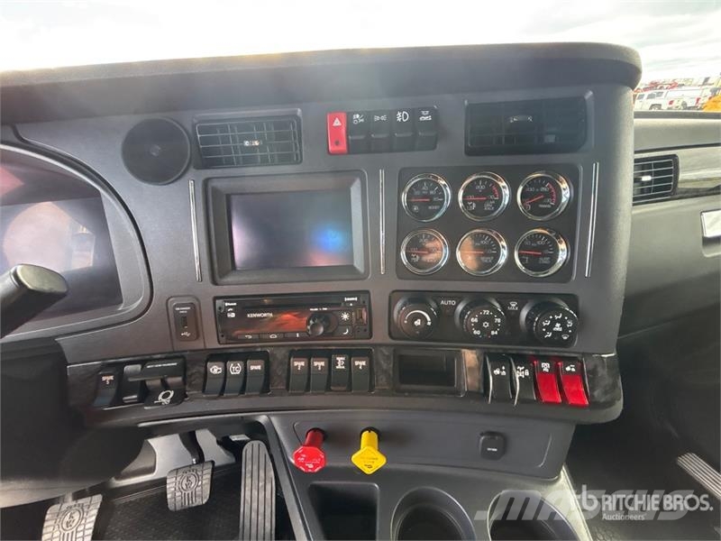 Kenworth W990 6x4 T/A Sleeper Truck Tractor Sadulveokid
