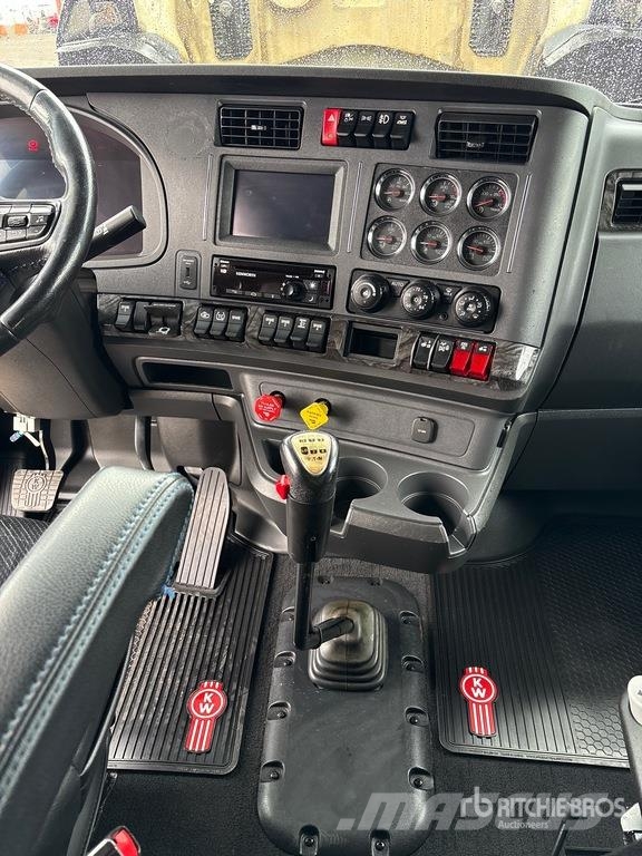 Kenworth W990 6x4 T/A Sleeper Truck Tractor Vilcēji