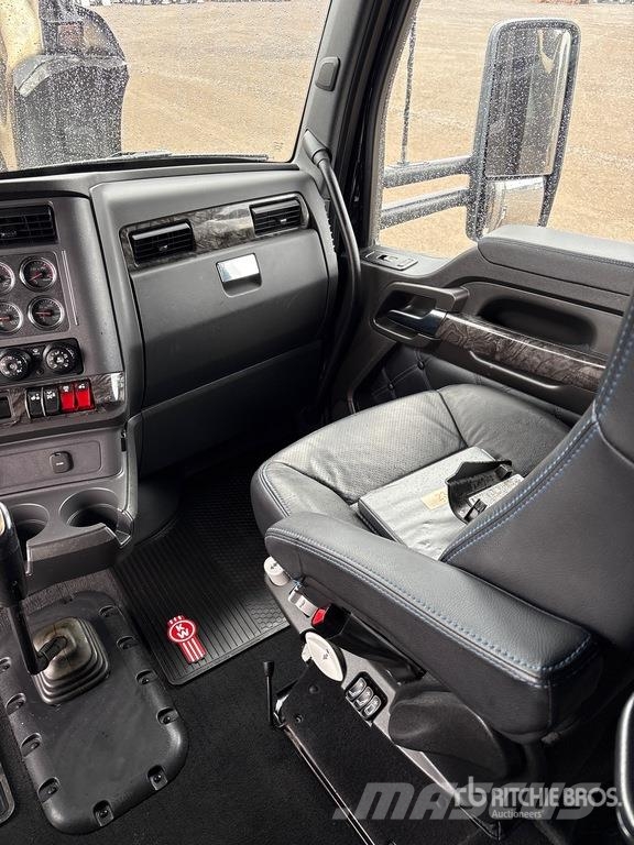 Kenworth W990 6x4 T/A Sleeper Truck Tractor Vilcēji