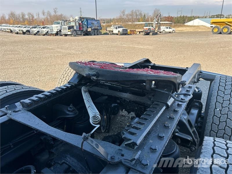 Kenworth W990 6x4 T/A Sleeper Truck Tractor Cabezas tractoras