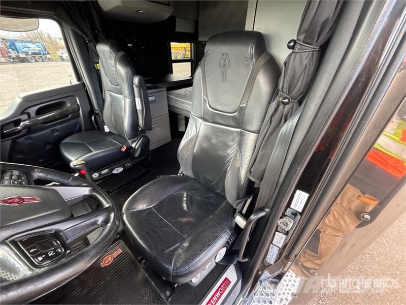 Kenworth W990 6x4 T/A Sleeper Truck Tractor Sadulveokid