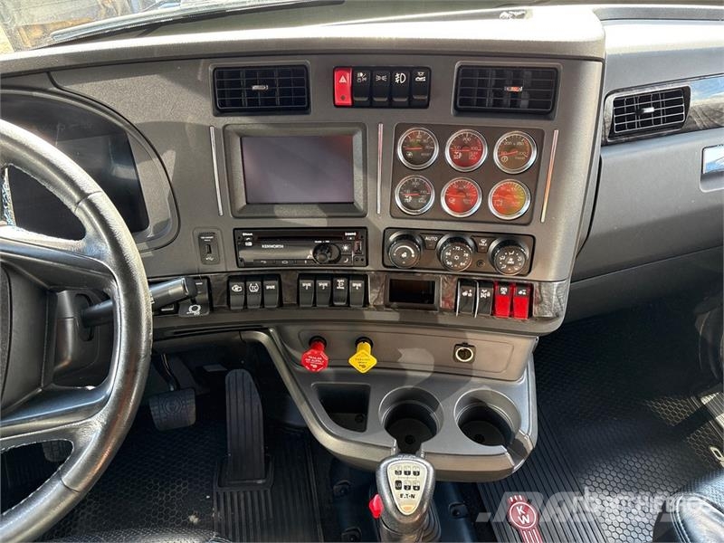 Kenworth W990 6x4 T/A Sleeper Truck Tractor Vlačilci