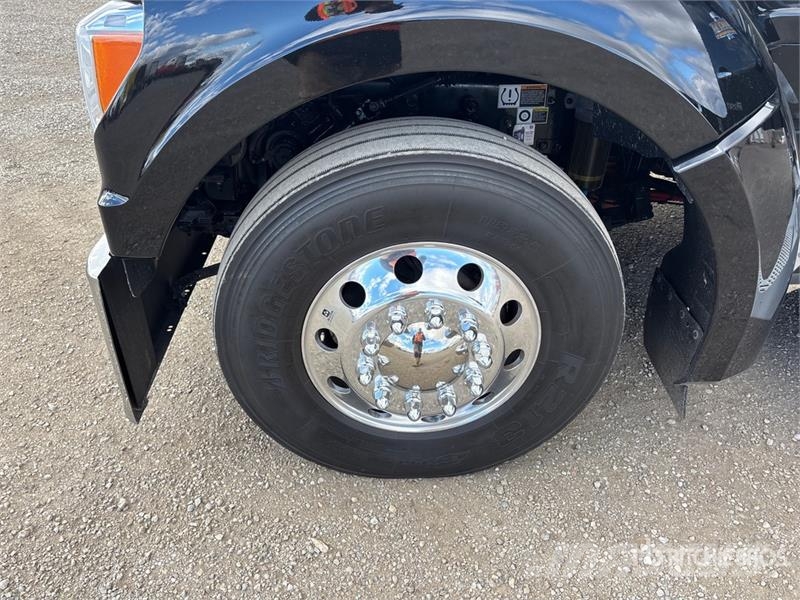 Kenworth W990 6x4 T/A Sleeper Truck Tractor Sadulveokid