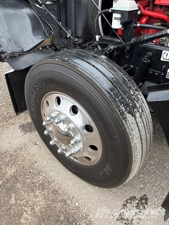 Kenworth W990 6x4 T/A Sleeper Truck Tractor Vilcēji